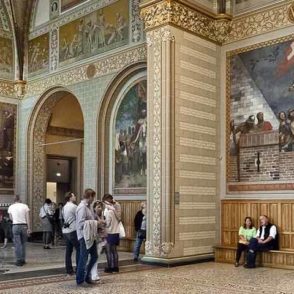 ЭКСКУРСИЯ В РЕЙКСМУЗЕУМ. РЕЙКСМУЗЕУМ - ВЕСТИБЮЛЬ ПЕРЕД ВХОДОМ В ЗАЛ СЛАВЫ