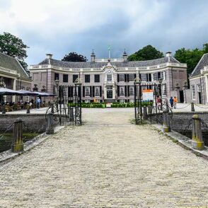 ЭКСКУРСИЯ В ЗАМКЕ ГРУНЕФЕЛД (фото 1)